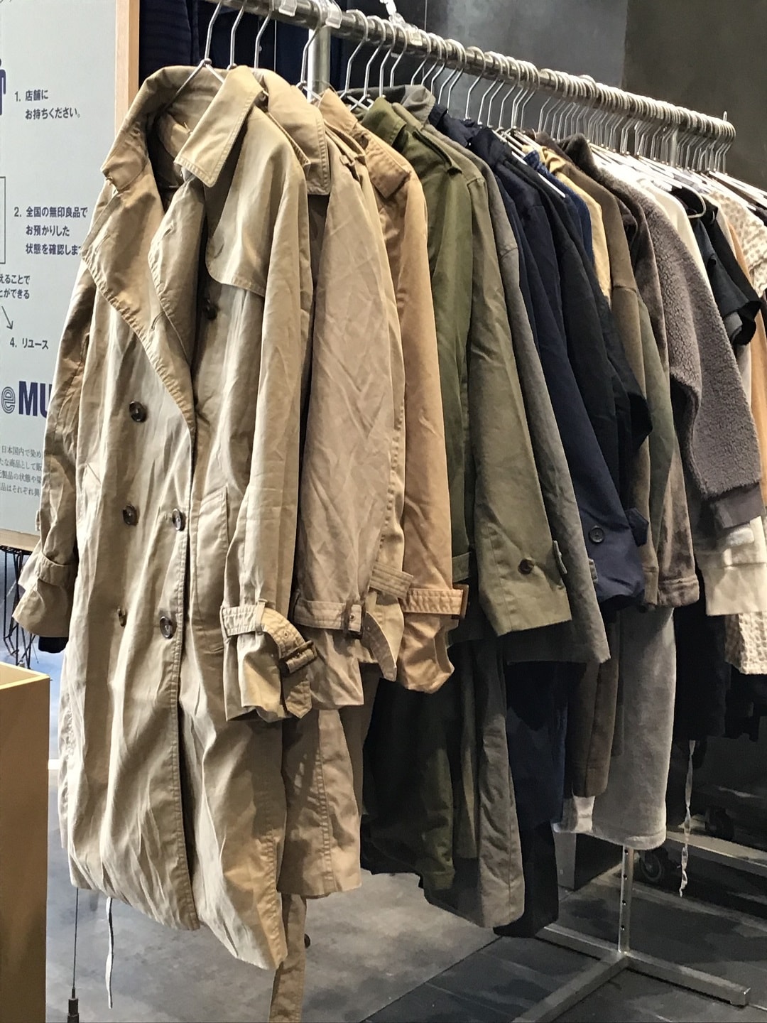 無印良品　MUJI\r
木製ハンガー15本セット Amazon | Muji | Morrison, Jasper, Fukasawa, Naoto, Hara, Kenya